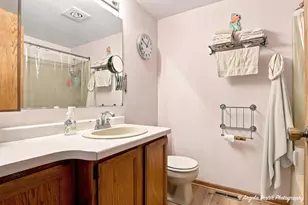 210 Maplewood Dr, Antioch, IL 60002 - Photo 5