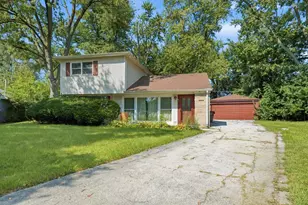 8 Mantua Ct, Park Forest, IL 60466 - Photo 1
