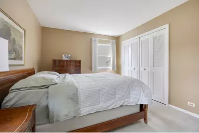 215 Parkchester Road, Elk Grove Village, IL 60007 - Photo 11