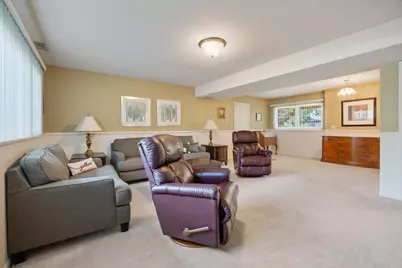 215 Parkchester Road, Elk Grove Village, IL 60007 - Photo 15