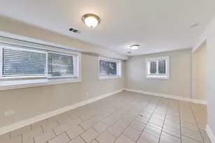 655 Thornwood Dr, Buffalo Grove, IL 60089 - Photo 9