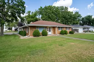 203 E Bullard St, Forrest, IL 61741 - Photo 5