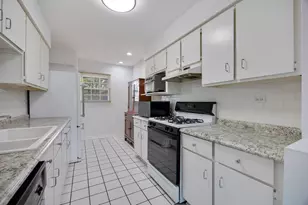 1067 Grissom Trail, Elk Grove Village, IL 60007 - Photo 7