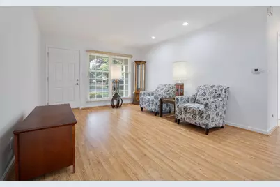 1067 Grissom Trail, Elk Grove Village, IL 60007 - Photo 3