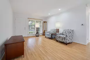 1067 Grissom Trail, Elk Grove Village, IL 60007 - Photo 3