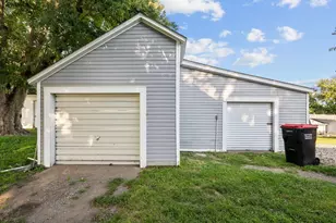 1304 SE 2nd Ave, Aledo, IL 61231 - Photo 9