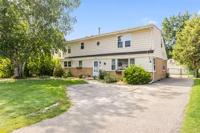 309 E Walnut Street, Roselle, IL 60172 - Photo 1