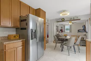309 E Walnut St, Roselle, IL 60172 - Photo 9