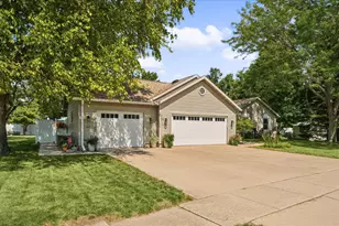 2002 Spruce Ln, Monticello, IL 61856 - Photo 3