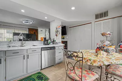 309 Candlelight Court #309, Bolingbrook, IL 60440 - Photo 5