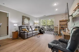 805 Leicester Rd, Elk Grove Village, IL 60007 - Photo 5