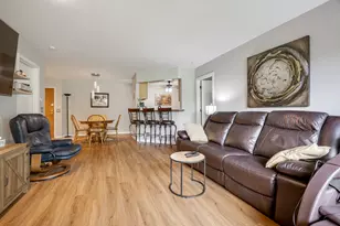 805 Leicester Rd, Elk Grove Village, IL 60007 - Photo 3