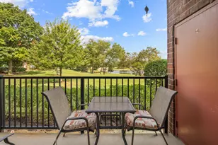 805 Leicester Rd, Elk Grove Village, IL 60007 - Photo 11
