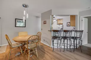 805 Leicester Rd, Elk Grove Village, IL 60007 - Photo 9
