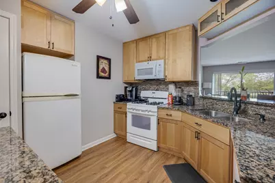 805 Leicester Road #106, Elk Grove Village, IL 60007 - Photo 7