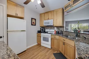 805 Leicester Rd, Elk Grove Village, IL 60007 - Photo 7