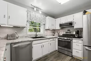 2005 W May Dr, Johnsburg, IL 60051 - Photo 7