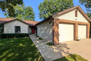 1016 Baxter Ln, Freeport, IL 61032 - Photo 1