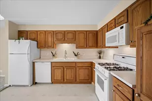 130 E Grand Ave, Elmhurst, IL 60126 - Photo 5