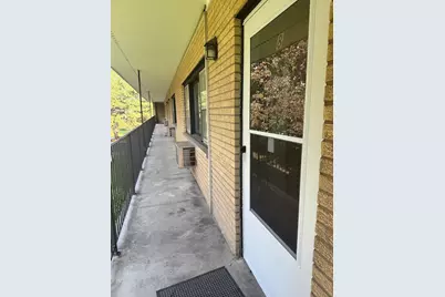581 Burlington Avenue #8, Clarendon Hills, IL 60514 - Photo 3