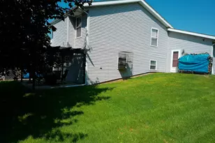 6727 Sawmill Dr, Roscoe, IL 61073 - Photo 11