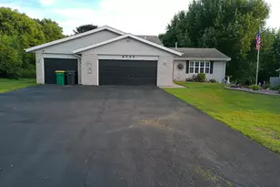 6727 Sawmill Dr, Roscoe, IL 61073 - Photo 1
