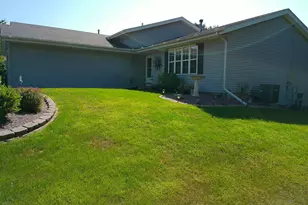 6727 Sawmill Dr, Roscoe, IL 61073 - Photo 9