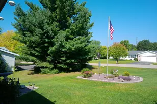 6727 Sawmill Dr, Roscoe, IL 61073 - Photo 13