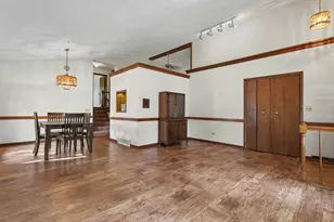 452 Commonwealth Ln, Elmhurst, IL 60126 - Photo 5