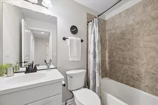 3279 Coral Ln, Glenview, IL 60026 - Photo 17