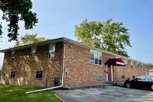 829 Greenbrier Rd, Dekalb, IL 60115 - Photo 1