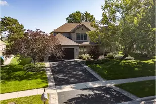 360 Ambria Dr, Mundelein, IL 60060 - Photo 1