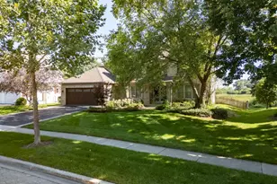 360 Ambria Dr, Mundelein, IL 60060 - Photo 5