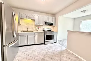 601 Hanover Ct, Schaumburg, IL 60194 - Photo 5