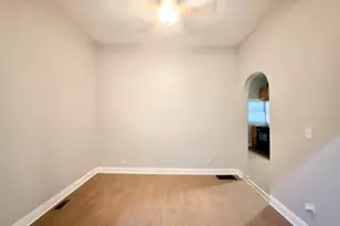 2127 W Bowler St, Chicago, IL 60612 - Photo 7