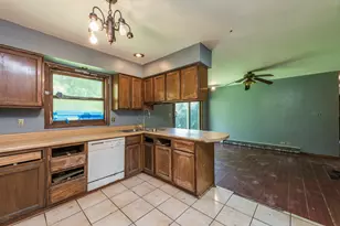 2337 N Sheridan Rd, Waukegan, IL 60087 - Photo 11