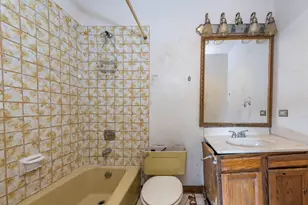 2337 N Sheridan Rd, Waukegan, IL 60087 - Photo 13