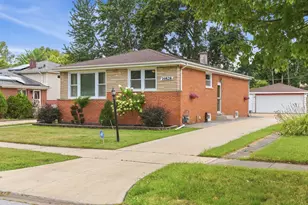 14828 St Louis Ave, Midlothian, IL 60445 - Photo 1