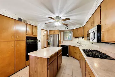 704 W Lonnquist Boulevard, Mount Prospect, IL 60056 - Photo 15