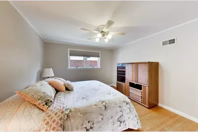 704 W Lonnquist Boulevard, Mount Prospect, IL 60056 - Photo 21