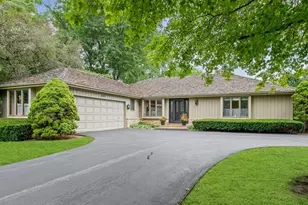 990 Burridge Ct, Libertyville, IL 60048 - Photo 1