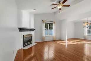 602 Brittany Dr, Champaign, IL 61822 - Photo 9