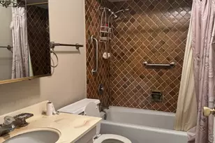 9374 Landings Ln, Des Plaines, IL 60016 - Photo 5