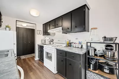 [Address not provided], Downers Grove, IL 60516 - Photo 11