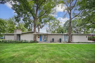 286 Avon Ave, Northfield, IL 60093 - Photo 1