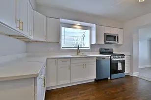 7142 N Keating Ave, Lincolnwood, IL 60712 - Photo 9