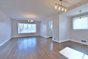 7142 N Keating Ave, Lincolnwood, IL 60712 - Photo 3