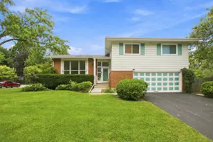1103 Kenton Rd, Deerfield, IL 60015 - Photo 1