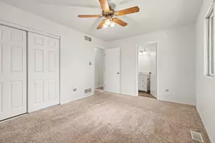 945 Surrey Ct, Joliet, IL 60431 - Photo 11