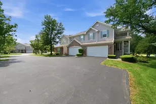 24 Stonegate Ln, Streamwood, IL 60107 - Photo 3